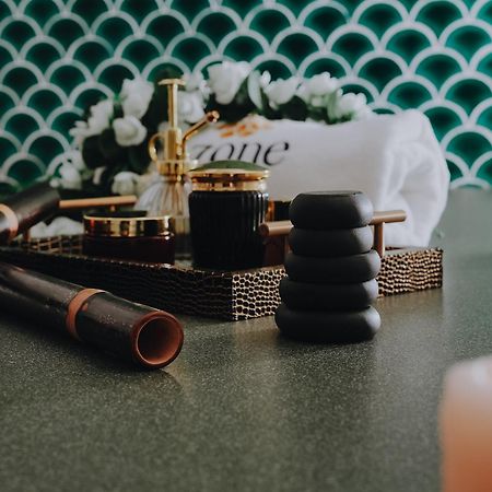 Doubletree By Hilton Fujairah City 외부 사진 A collection of makeup products