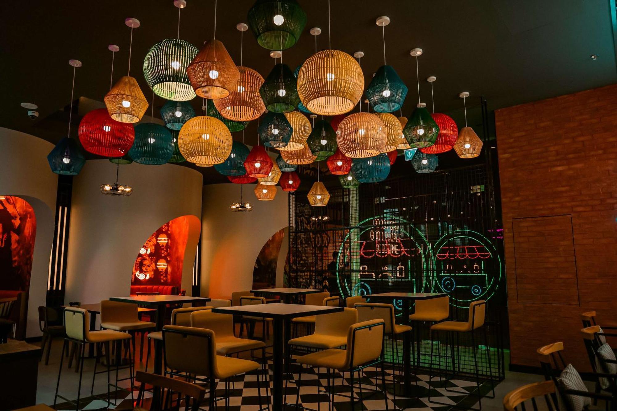 Doubletree By Hilton Fujairah City 외부 사진 Interior of a restaurant in the resort