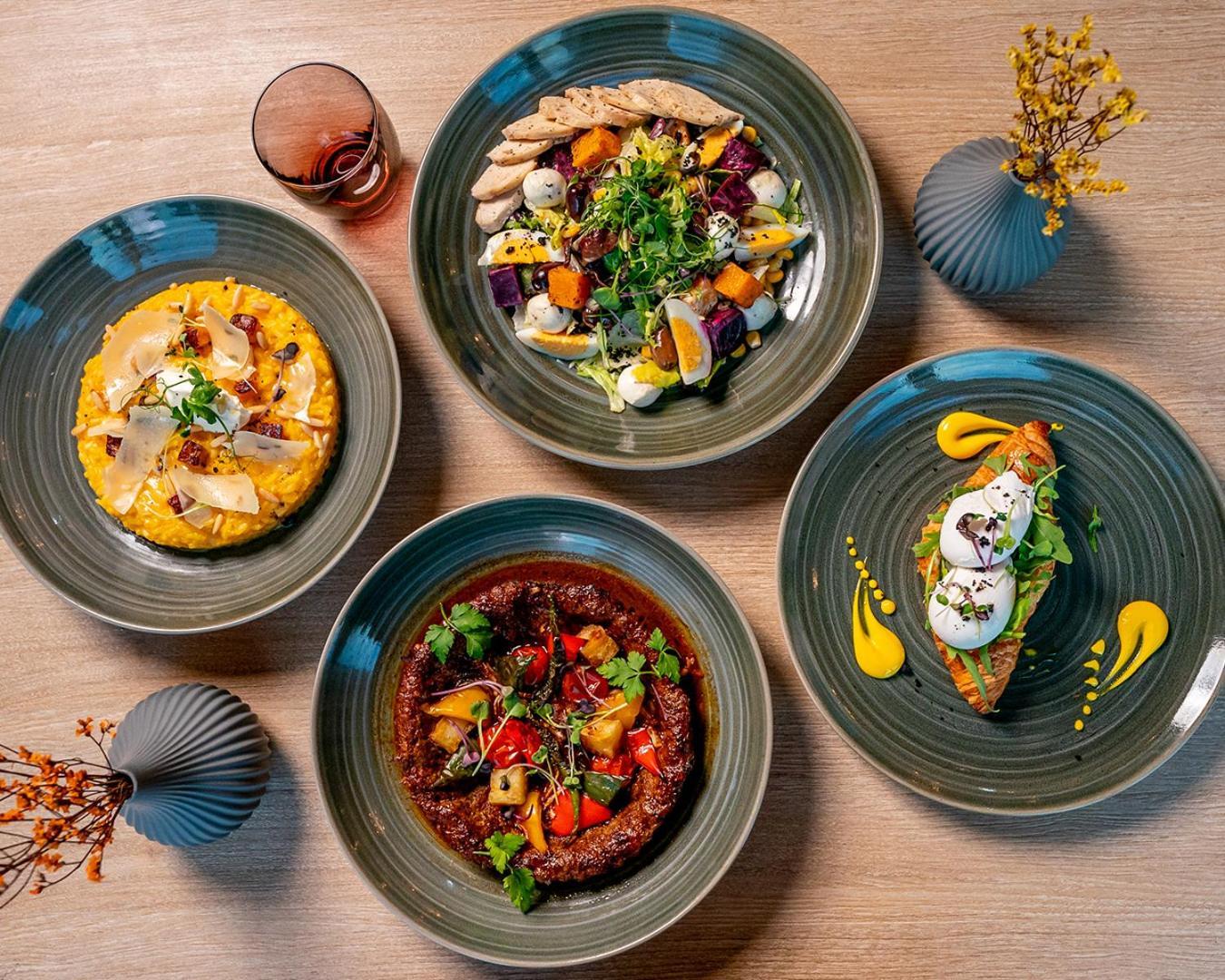 Doubletree By Hilton Fujairah City 외부 사진 Dishes at the restaurant