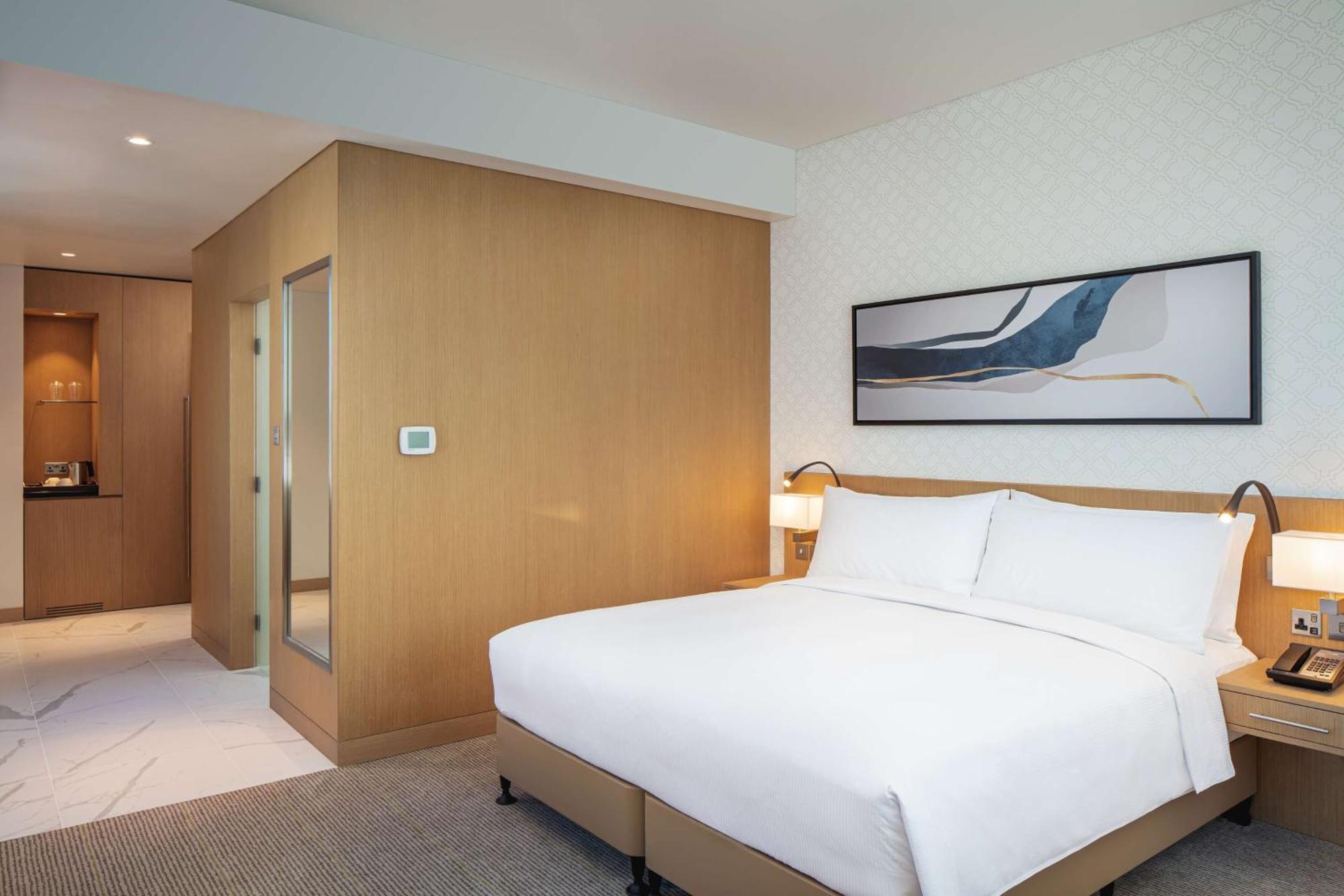 Doubletree By Hilton Fujairah City 외부 사진 A bedroom at the hotel