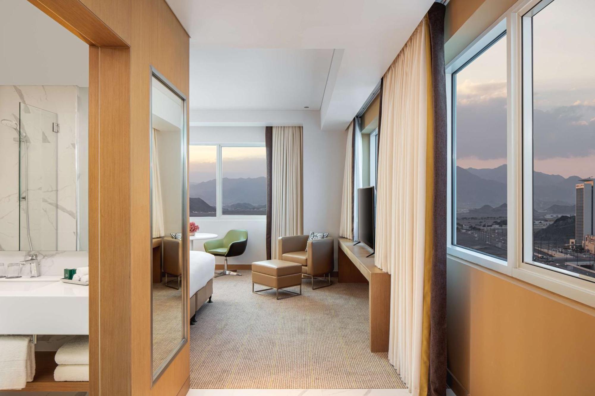 Doubletree By Hilton Fujairah City 외부 사진 A room at the hotel