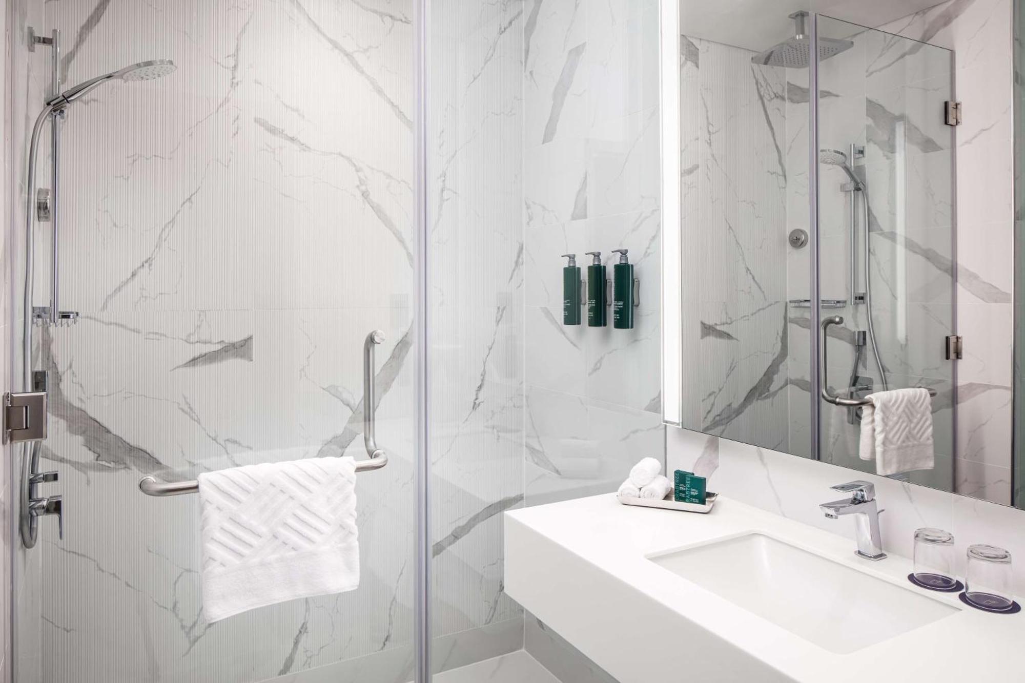 Doubletree By Hilton Fujairah City 외부 사진 Bathroom