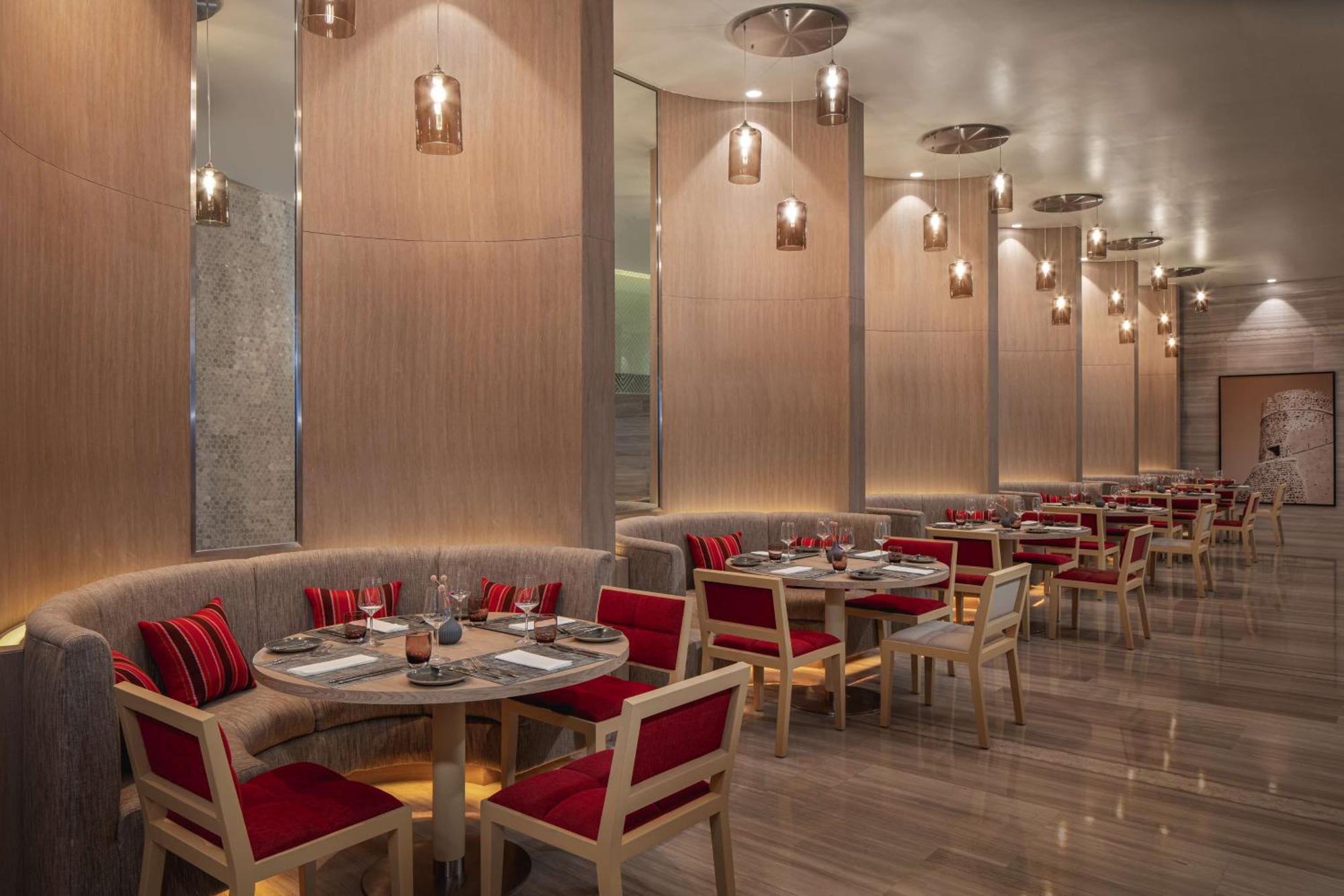 Doubletree By Hilton Fujairah City 외부 사진 The interior of the restaurant