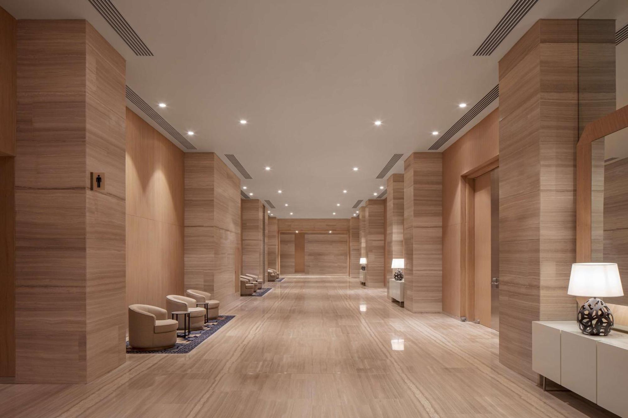 Doubletree By Hilton Fujairah City 외부 사진 The interior of the hotel